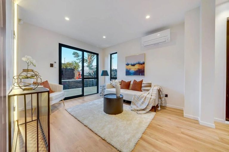 Photo of property in 511a Massey Road, Mangere, Auckland, 2022