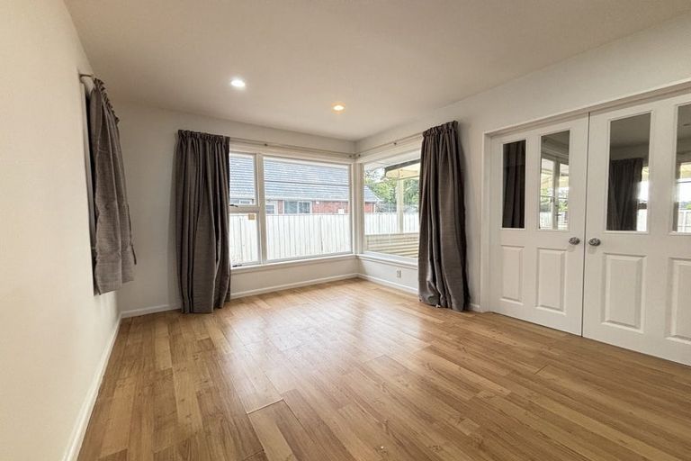 Photo of property in 207 Memorial Avenue, Burnside, Christchurch, 8053