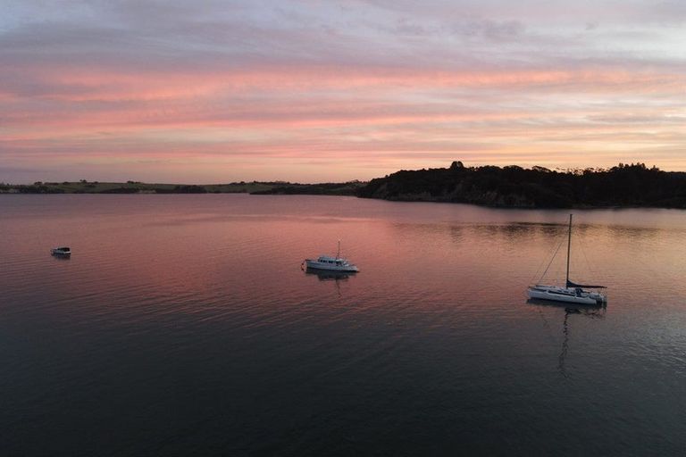 Photo of property in 254 Wade River Road, Wade Heads, Whangaparaoa, 0932