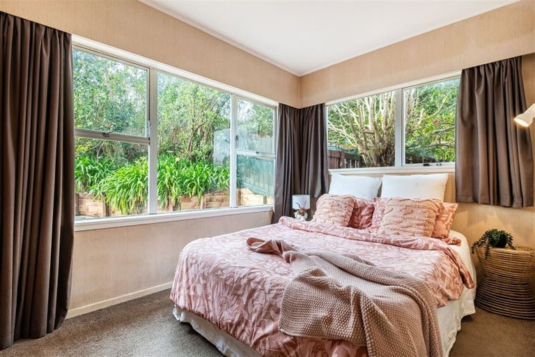 Photo of property in 358 Glenfield Road, Glenfield, Auckland, 0629