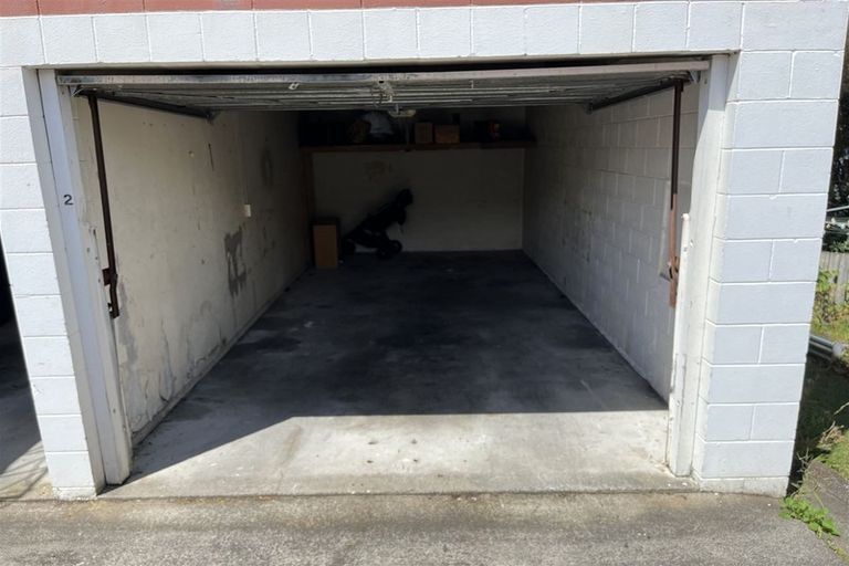 Photo of property in 2/15 Trojan Crescent, New Lynn, Auckland, 0600