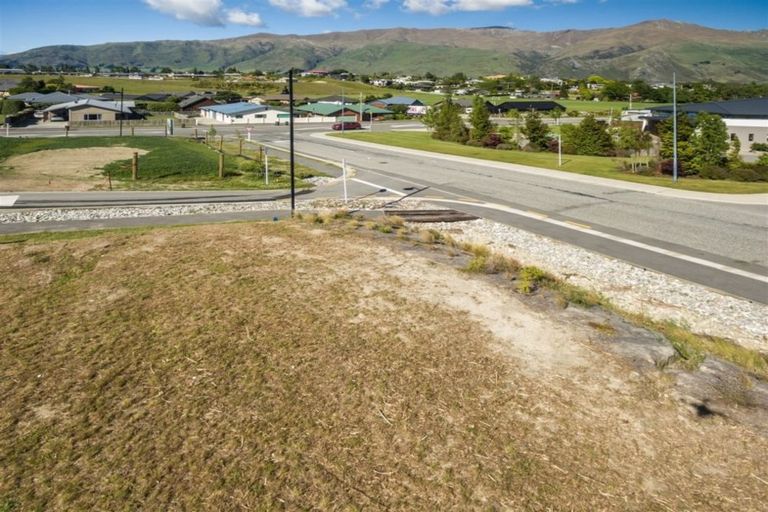 Photo of property in 16 Tuke Lane, Wanaka, 9305