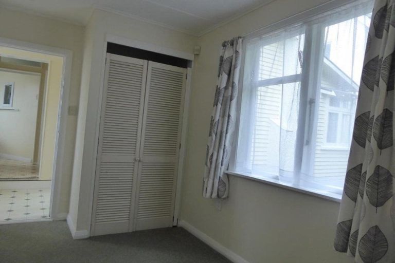 Photo of property in 22 Saint Albans Grove, Woburn, Lower Hutt, 5010