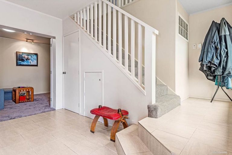 Photo of property in 151 Gossamer Drive, Pakuranga Heights, Auckland, 2010