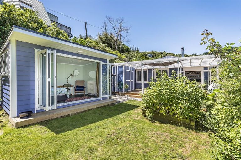 Photo of property in 65 Airlie Road, Plimmerton, Porirua, 5026