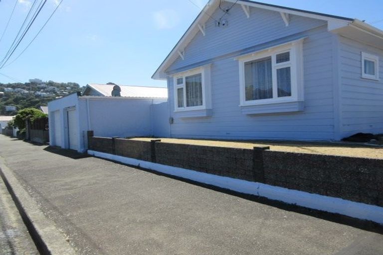 Photo of property in 122 Yule Street, Lyall Bay, Wellington, 6022