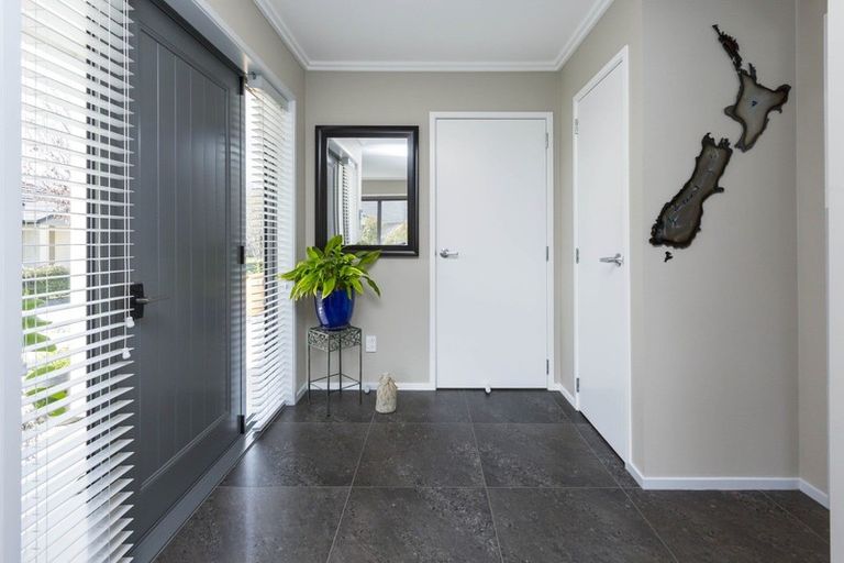 Photo of property in 27 Ashington Road, Silverstream, Upper Hutt, 5019