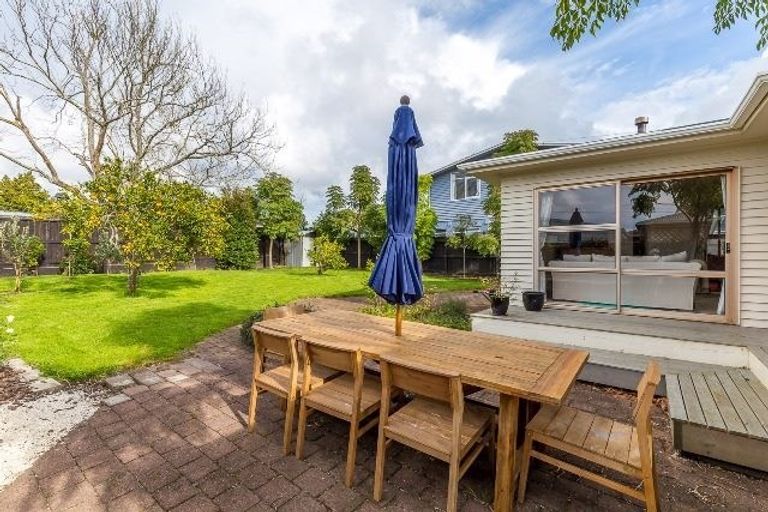 Photo of property in 177 Beach Haven Road, Beach Haven, Auckland, 0626