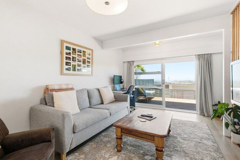 Photo of property in 12 Middlesex Place, Northland, Wellington, 6012