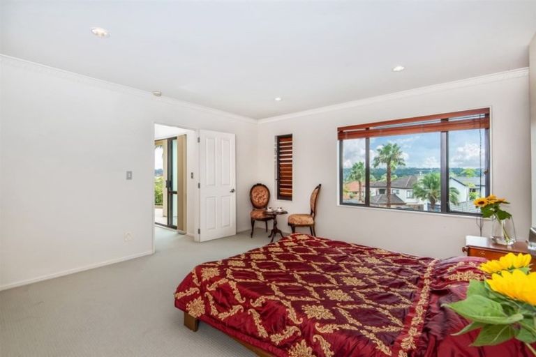 Photo of property in 52 Scarlet Oak Drive, Schnapper Rock, Auckland, 0632