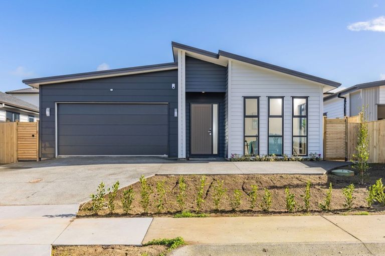 Photo of property in 3 Vintry Drive, Kumeu, 0810