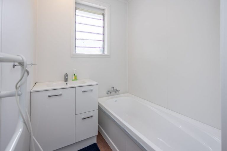 Photo of property in 1 Kenney Crescent, Fairfield, Hamilton, 3214