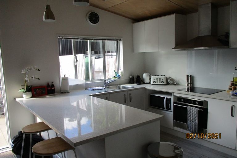 Photo of property in 2a Gosford Drive, Botany Downs, Auckland, 2010