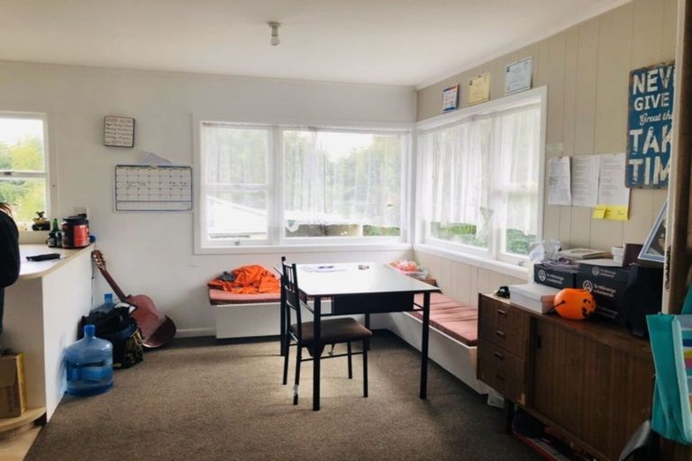 Photo of property in 22 Kingdale Road, Henderson, Auckland, 0610