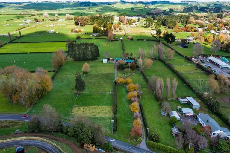 Photo of property in 44 Rawhitiroa Road, Eltham, 4322