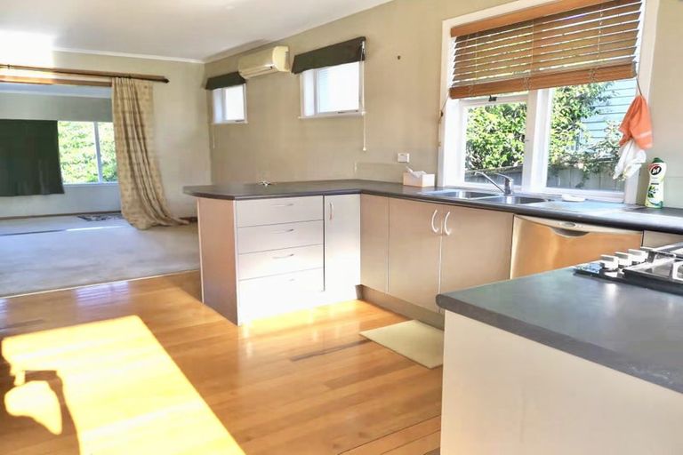 Photo of property in 2/134 Forrest Road, Milford, Auckland, 0620