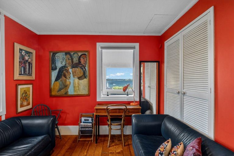 Photo of property in 8 Robertson Street, Russell, 0202