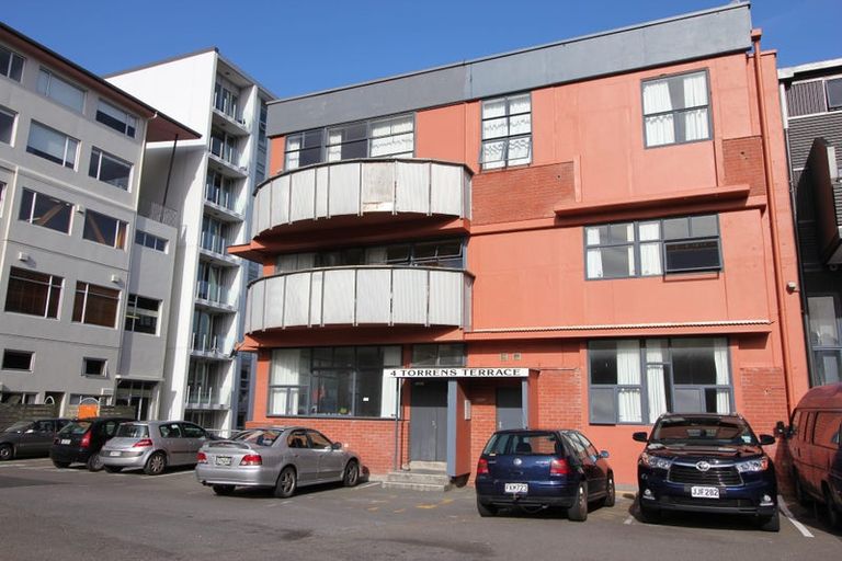 Photo of property in 4 Torrens Terrace, Mount Cook, Wellington, 6011