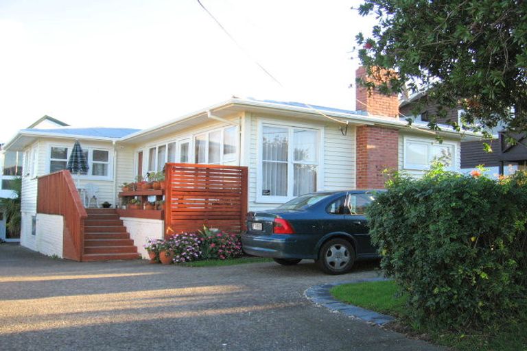 Photo of property in 2/30 Sunrise Avenue, Mairangi Bay, Auckland, 0630