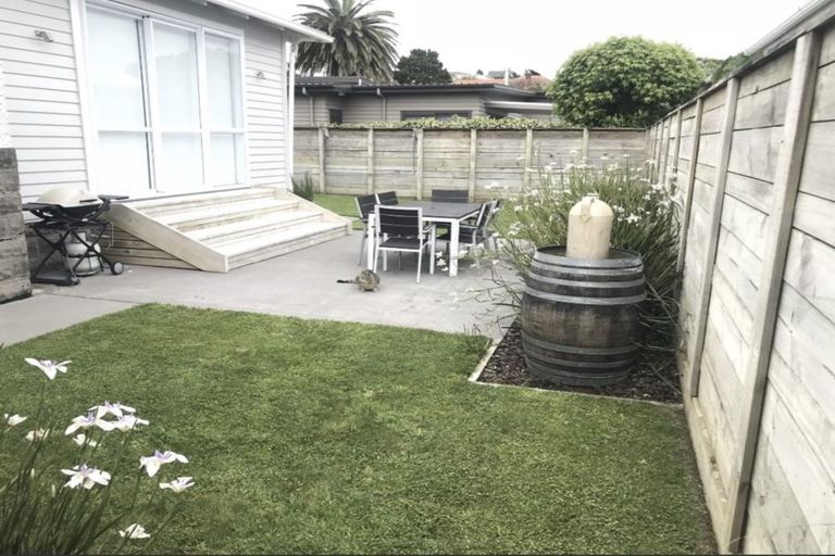 Photo of property in 76 Paynters Avenue, Strandon, New Plymouth, 4312
