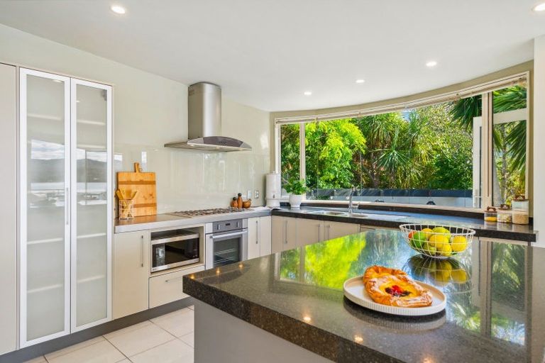Photo of property in 26a Mana View Road, Paremata, Porirua, 5026