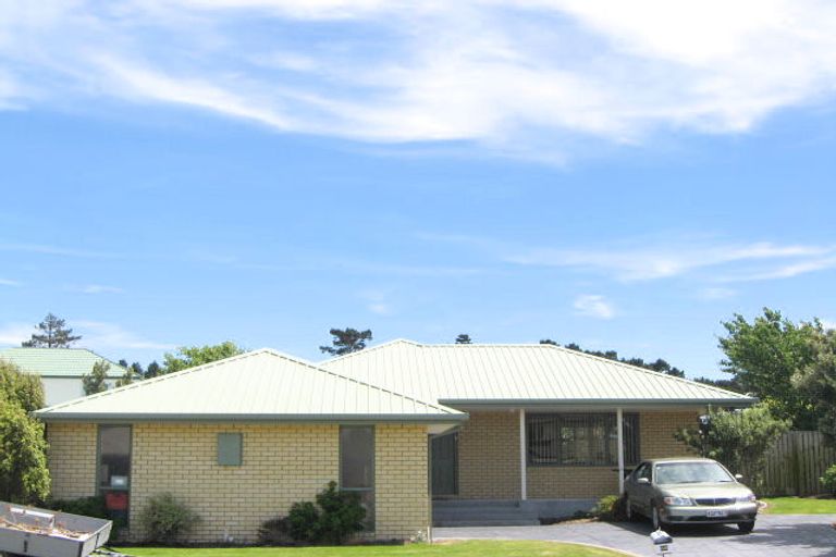 Photo of property in 65 Orlando Crescent, Waimairi Beach, Christchurch, 8083