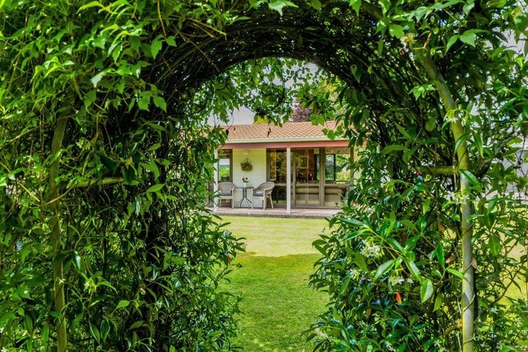 Photo of property in 37 Flint Road West, Stratford, 4332