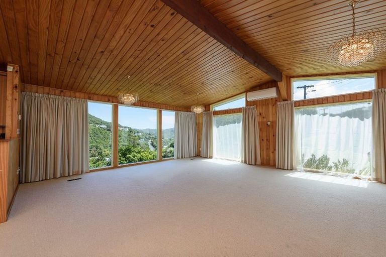 Photo of property in 42 Versailles Street, Karori, Wellington, 6012