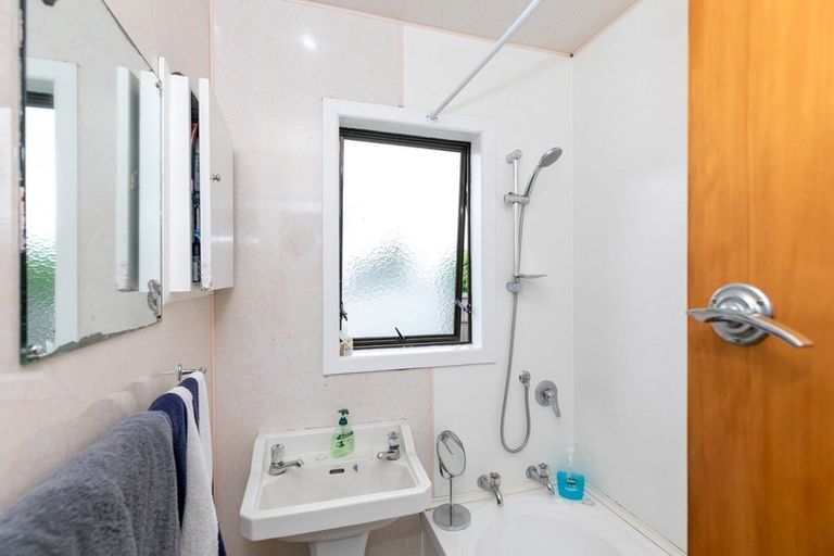 Photo of property in 31 Collins Road, Melville, Hamilton, 3206