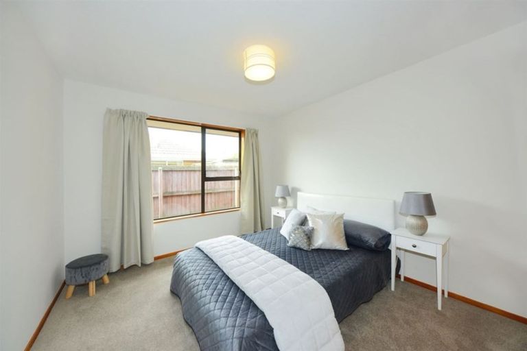 Photo of property in 2/39 Greenock Street, Redwood, Christchurch, 8051