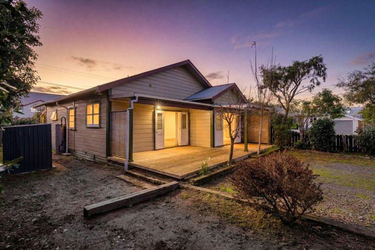Photo of property in 33 Mako Mako Road, Levin, 5510