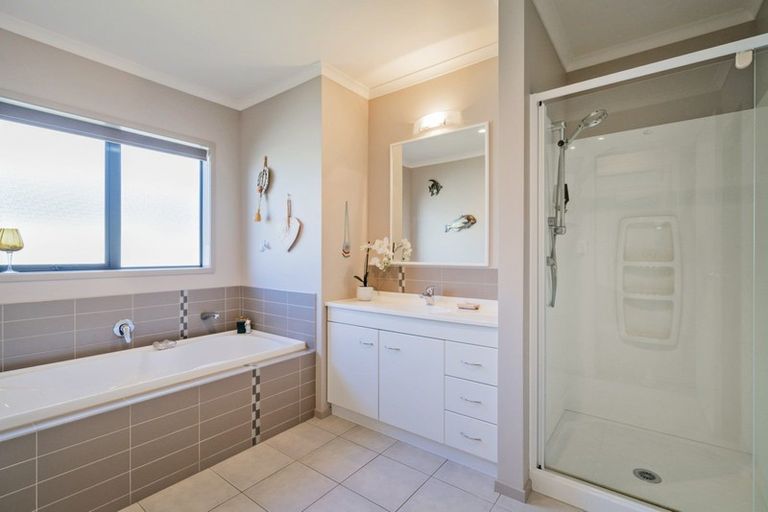 Photo of property in 71 Cholmondeley Crescent, Whitianga, 3510