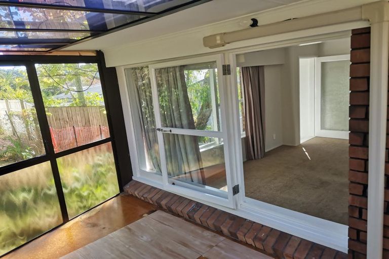 Photo of property in 2/5 Keldale Place, Forrest Hill, Auckland, 0620