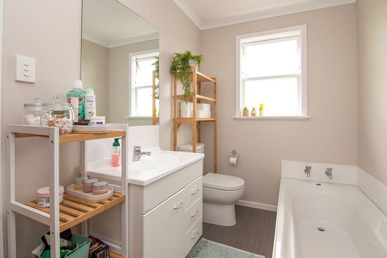 Photo of property in 11 Collingwood Court, Hokowhitu, Palmerston North, 4410