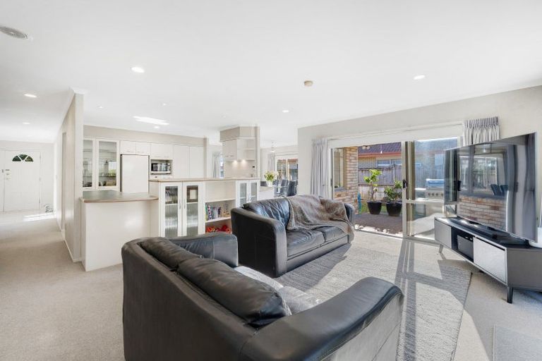 Photo of property in 218 Kilkenny Drive, East Tamaki Heights, Auckland, 2016