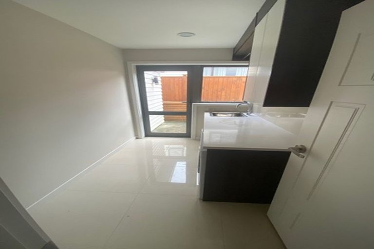 Photo of property in 70 Headland Drive, Long Bay, Auckland, 0630