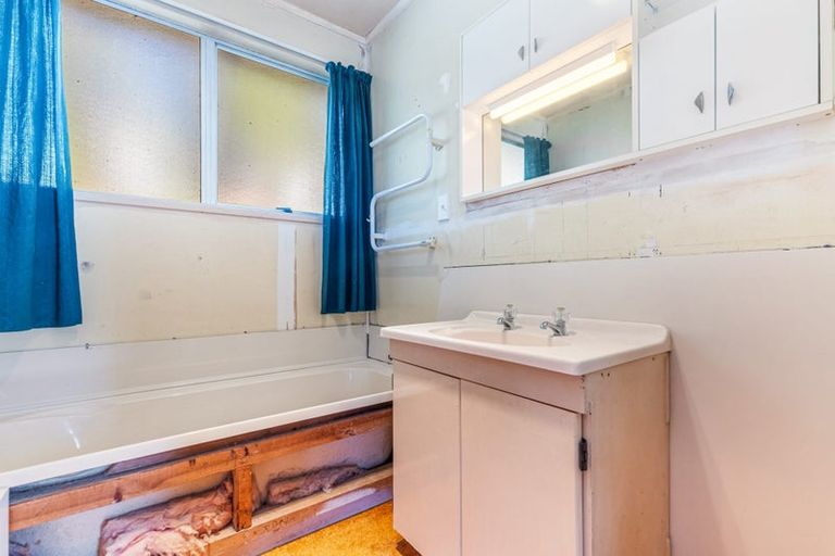 Photo of property in 8 Glucina Place, Glen Eden, Auckland, 0602