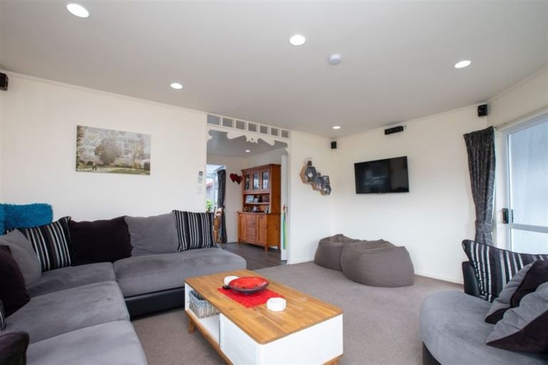 Photo of property in 2 Caesar Roose Drive, Glenview, Hamilton, 3206