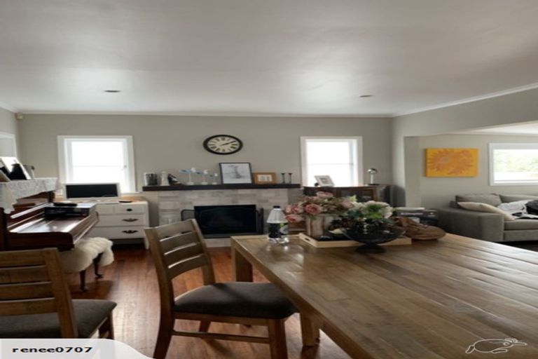 Photo of property in 1/130 Onewa Road, Northcote, Auckland, 0627