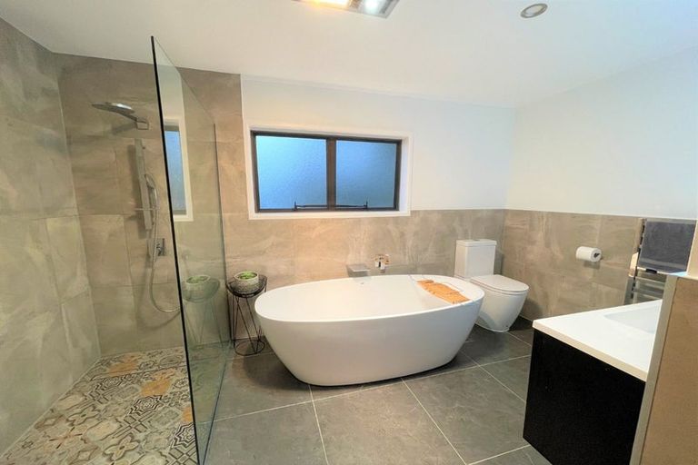 Photo of property in 54 Spence Road, Henderson, Auckland, 0612