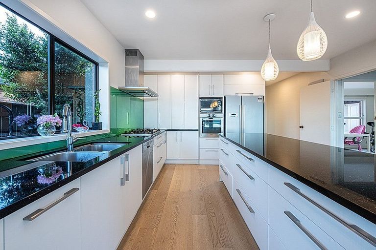 Photo of property in 18 Red Bluff Rise, Campbells Bay, Auckland, 0630