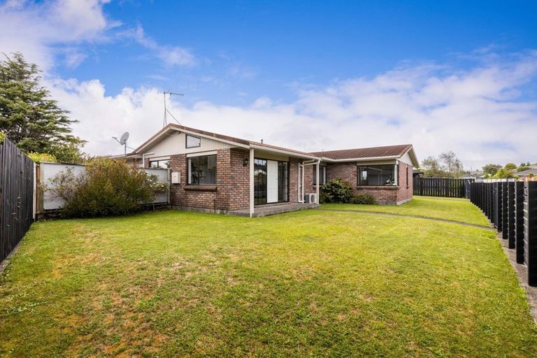 Photo of property in 42 Heta Road, Highlands Park, New Plymouth, 4312