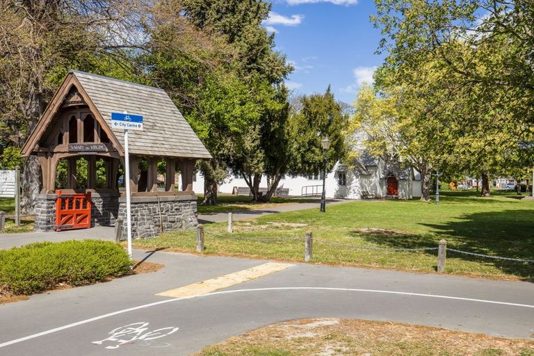 Photo of property in 2/5 Church Square, Addington, Christchurch, 8024