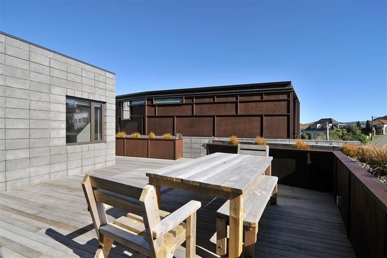 Photo of property in 2 Tai Paku Paku Road, Karaka Bays, Wellington, 6022