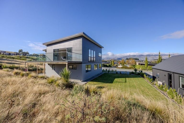 Photo of property in 60 Kirimoko Crescent, Wanaka, 9305