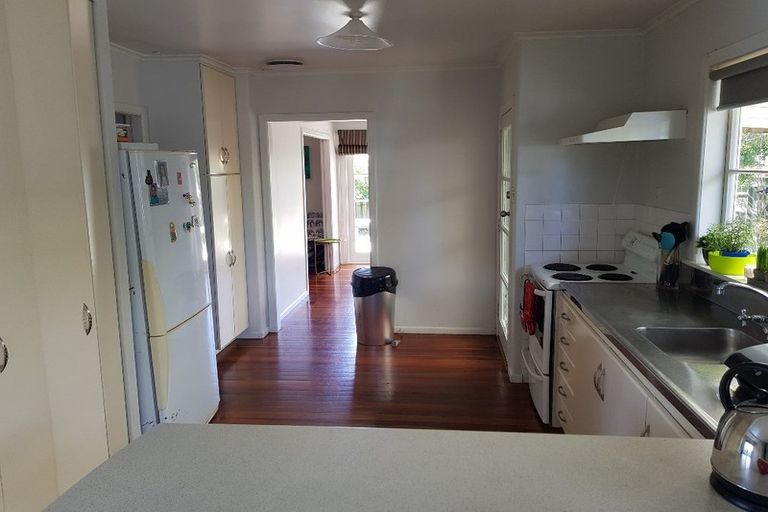 Photo of property in 37 Edmonton Road, Henderson, Auckland, 0612