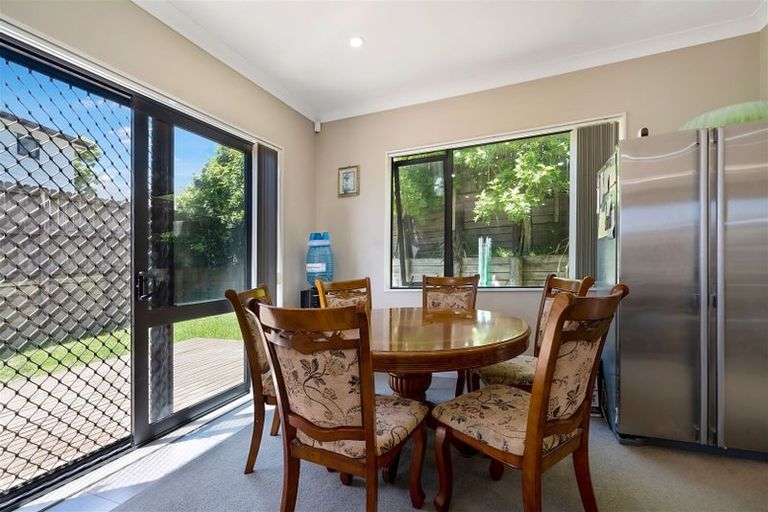 Photo of property in 23 Midhurst Avenue, Henderson, Auckland, 0612