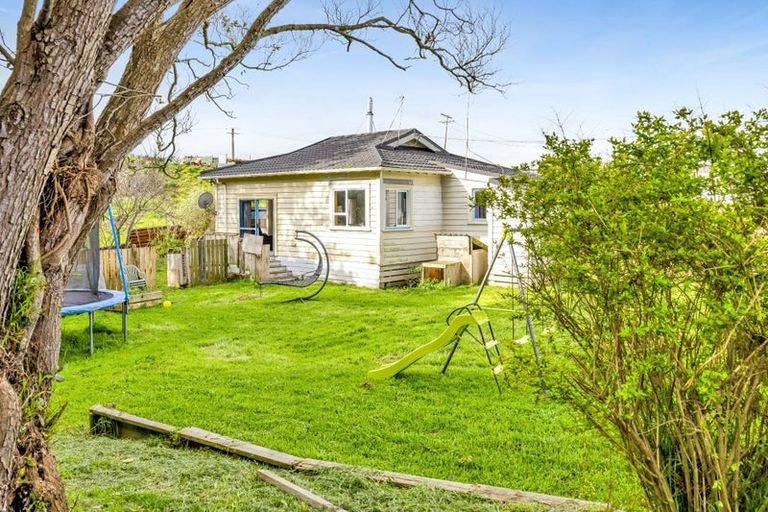 Photo of property in 22 Leicester Street, Patea, 4520