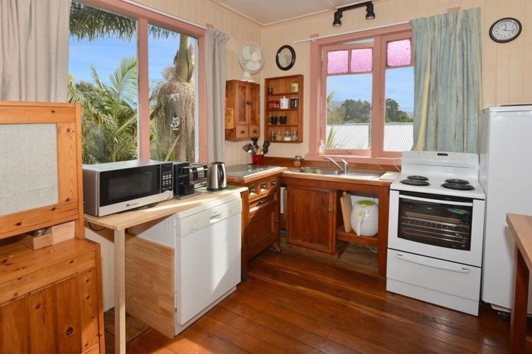 Photo of property in 2 Charles Street, Te Kamo, Whangarei, 0112