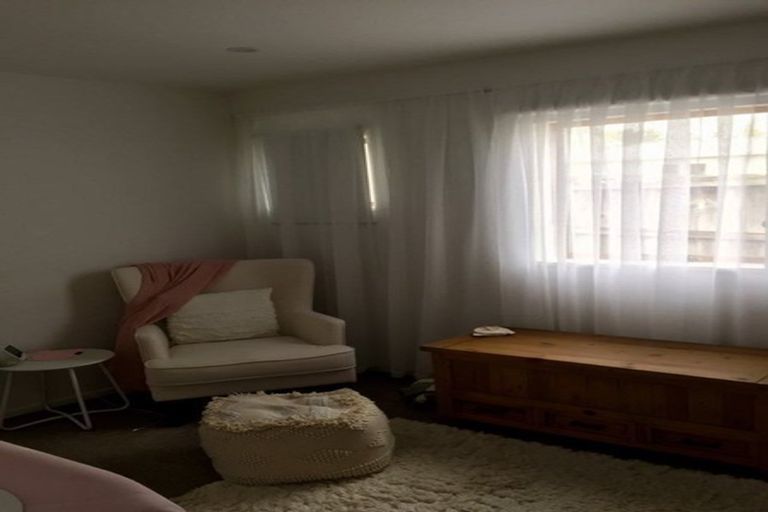 Photo of property in 1/23 College Road, Northcote, Auckland, 0627